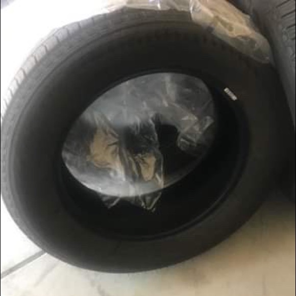 3 brand new Michelin tires 235/65 R18 traction A - Picture 2 of 2